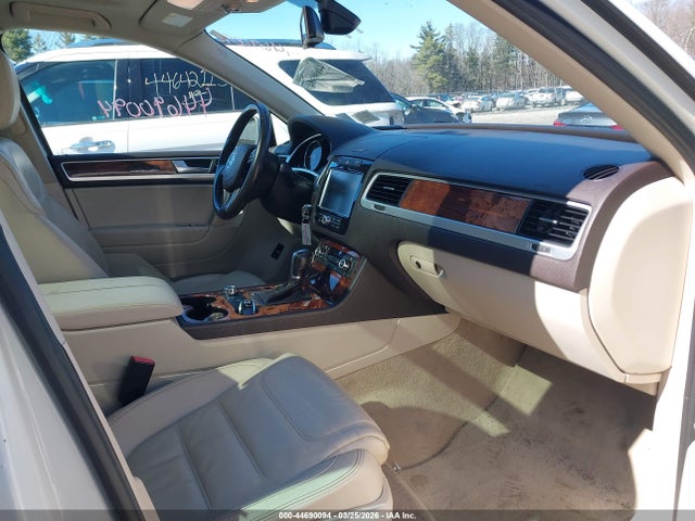 2012 VOLKSWAGEN TOUAREG WVGFK9BP8CD003188 Photo 4