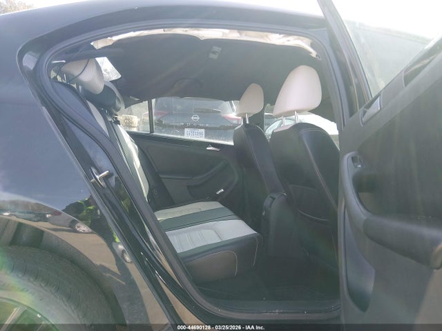 Продаж на аукціоні авто 2015 Volkswagen Jetta 1.8t Sport, vin: 3VWD17AJ7FM221113, номер лоту: 44690128