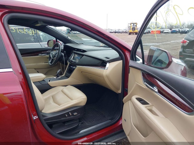 2017 Cadillac Xt5 Luxury მანქანა იყიდება აუქციონზე, vin: 1GYKNDRS4HZ312300, აუქციონის ნომერი: 44690129