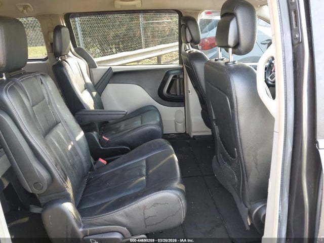 2016 Chrysler Town & Country Touring მანქანა იყიდება აუქციონზე, vin: 2C4RC1BG3GR231621, აუქციონის ნომერი: 44690269