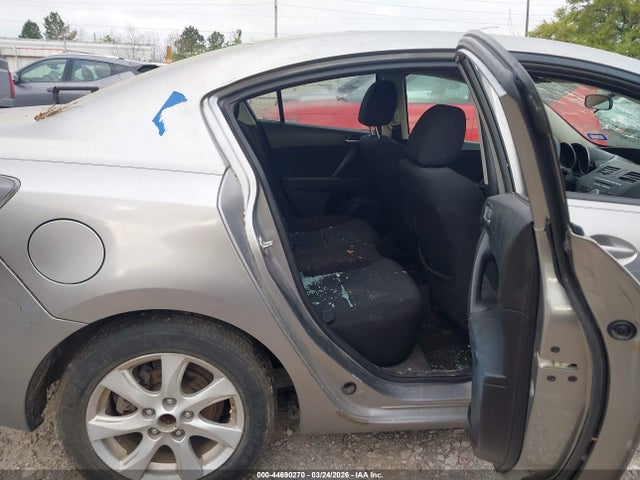 44690270 :رقم المزاد ، JM1BL1VF2B1366767 vin ، 2011 Mazda Mazda3 I Touring مزاد بيع