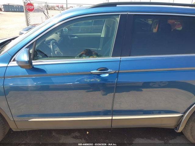 Продажа на аукционе авто 2018 Volkswagen Tiguan 2.0t Se/2.0t Sel, vin: 3VV3B7AX2JM193005, номер лота: 44690282