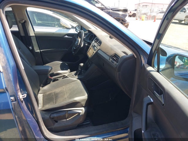 Продажа на аукционе авто 2018 Volkswagen Tiguan 2.0t Se/2.0t Sel, vin: 3VV3B7AX2JM193005, номер лота: 44690282