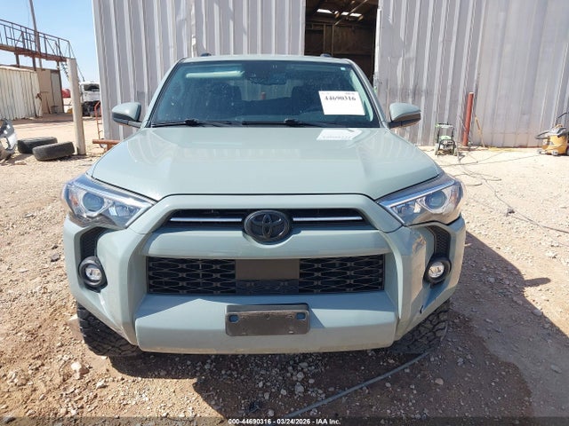 2022 Toyota 4runner Trail Special Edition მანქანა იყიდება აუქციონზე, vin: JTETU5JR8N6017429, აუქციონის ნომერი: 44690316