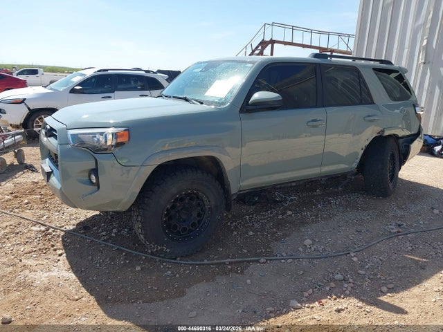 2022 Toyota 4runner Trail Special Edition მანქანა იყიდება აუქციონზე, vin: JTETU5JR8N6017429, აუქციონის ნომერი: 44690316