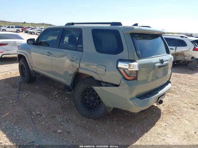 2022 Toyota 4runner Trail Special Edition მანქანა იყიდება აუქციონზე, vin: JTETU5JR8N6017429, აუქციონის ნომერი: 44690316