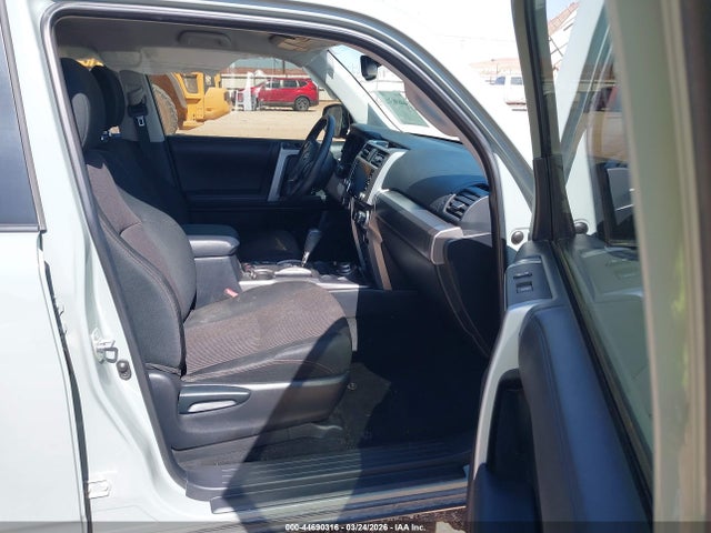 2022 Toyota 4runner Trail Special Edition მანქანა იყიდება აუქციონზე, vin: JTETU5JR8N6017429, აუქციონის ნომერი: 44690316