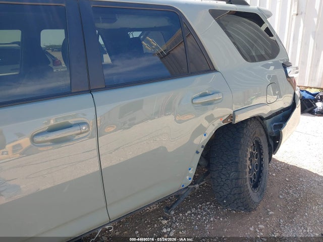 2022 Toyota 4runner Trail Special Edition მანქანა იყიდება აუქციონზე, vin: JTETU5JR8N6017429, აუქციონის ნომერი: 44690316