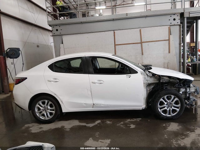 3MYDLBYV8JY302603 Toyota YARIS IA