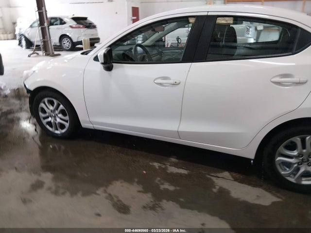 3MYDLBYV8JY302603 Toyota YARIS IA