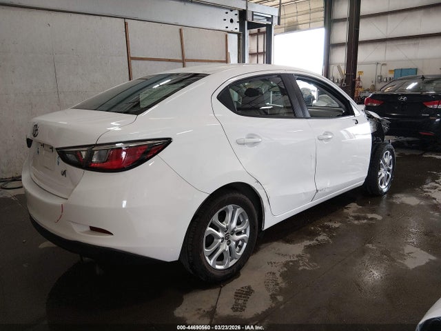 3MYDLBYV8JY302603 Toyota YARIS IA