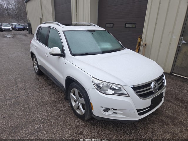 2010 Volkswagen Tiguan Wolfsburg Edition მანქანა იყიდება აუქციონზე, vin: WVGBV7AX8AW515384, აუქციონის ნომერი: 44690692