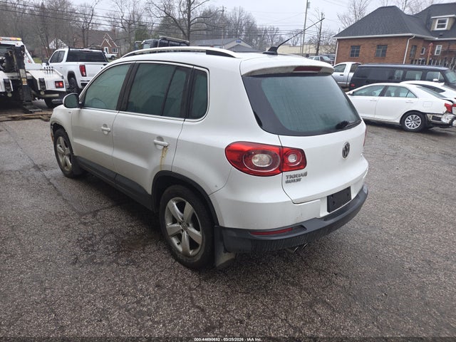 2010 Volkswagen Tiguan Wolfsburg Edition მანქანა იყიდება აუქციონზე, vin: WVGBV7AX8AW515384, აუქციონის ნომერი: 44690692