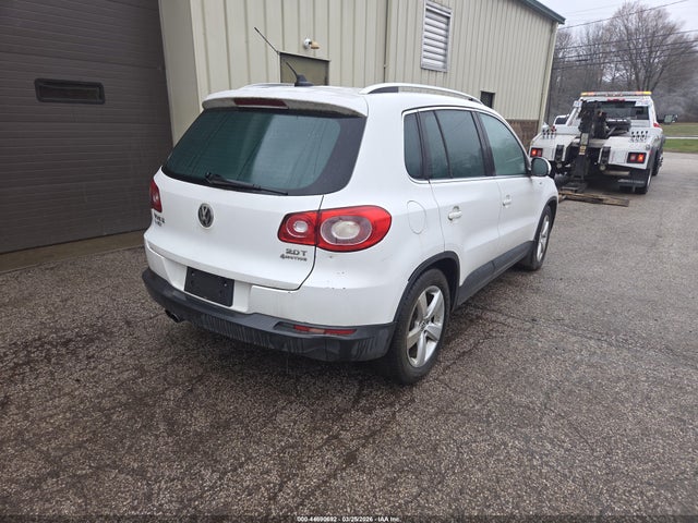 2010 Volkswagen Tiguan Wolfsburg Edition მანქანა იყიდება აუქციონზე, vin: WVGBV7AX8AW515384, აუქციონის ნომერი: 44690692