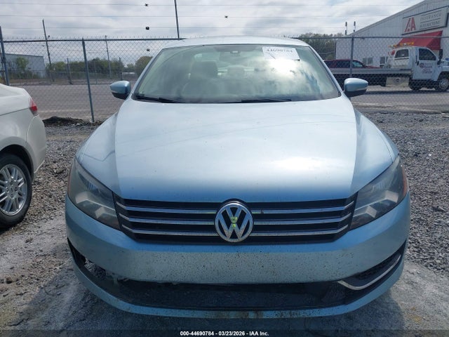 2013 Volkswagen Passat 2.5l Se მანქანა იყიდება აუქციონზე, vin: 1VWBP7A34DC061682, აუქციონის ნომერი: 44690784