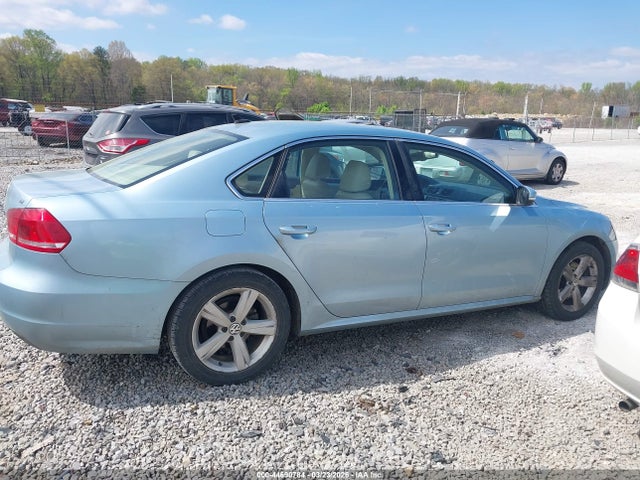 2013 Volkswagen Passat 2.5l Se მანქანა იყიდება აუქციონზე, vin: 1VWBP7A34DC061682, აუქციონის ნომერი: 44690784