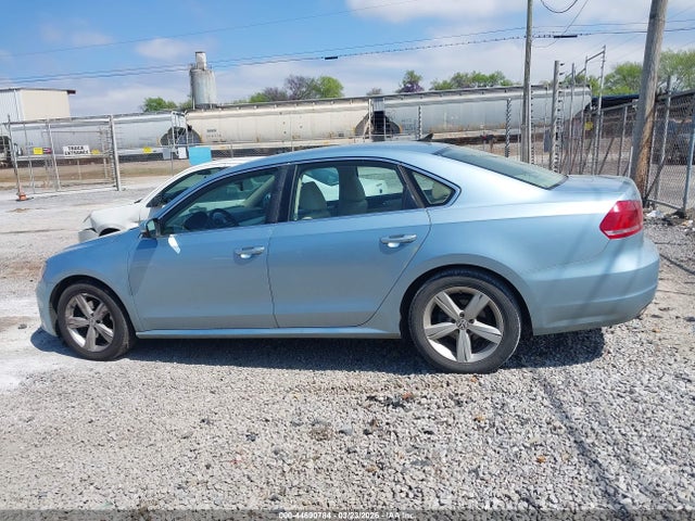 2013 Volkswagen Passat 2.5l Se მანქანა იყიდება აუქციონზე, vin: 1VWBP7A34DC061682, აუქციონის ნომერი: 44690784