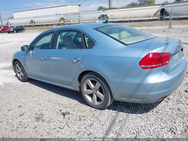 2013 Volkswagen Passat 2.5l Se მანქანა იყიდება აუქციონზე, vin: 1VWBP7A34DC061682, აუქციონის ნომერი: 44690784