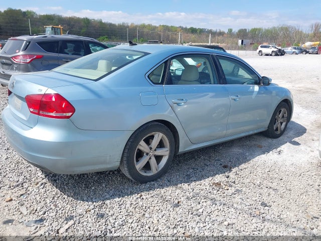 2013 Volkswagen Passat 2.5l Se მანქანა იყიდება აუქციონზე, vin: 1VWBP7A34DC061682, აუქციონის ნომერი: 44690784