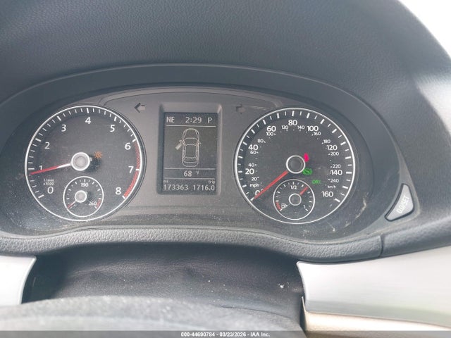 2013 Volkswagen Passat 2.5l Se მანქანა იყიდება აუქციონზე, vin: 1VWBP7A34DC061682, აუქციონის ნომერი: 44690784