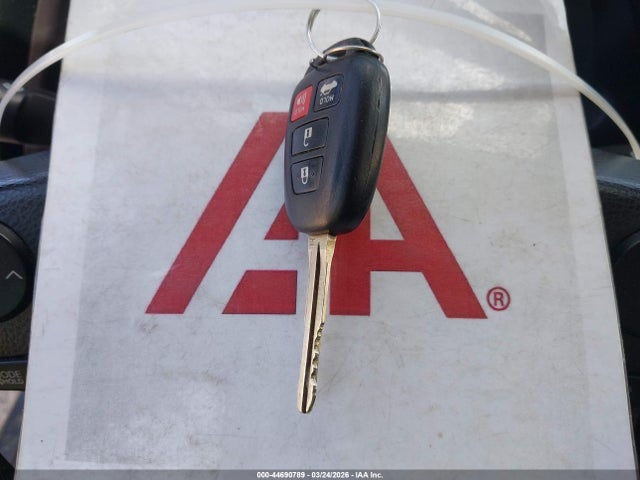 Продажа на аукционе авто 2017 Toyota Corolla Le, vin: 5YFBURHE3HP724736, номер лота: 44690789