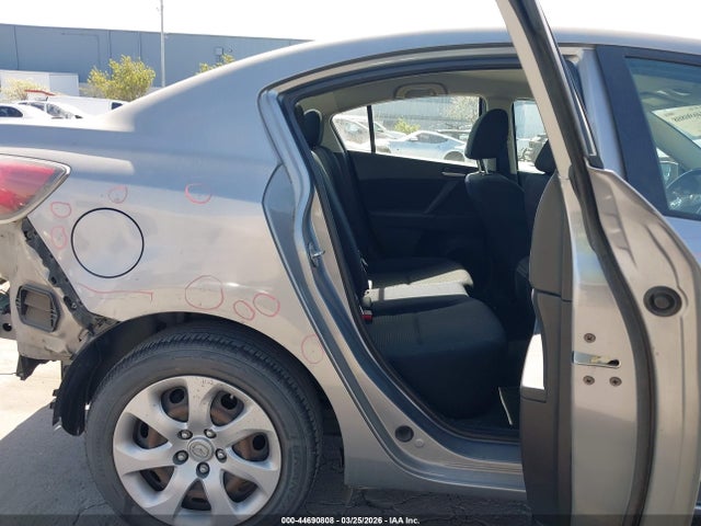 2013 Mazda Mazda3 I Sport მანქანა იყიდება აუქციონზე, vin: JM1BL1UP6D1799330, აუქციონის ნომერი: 44690808