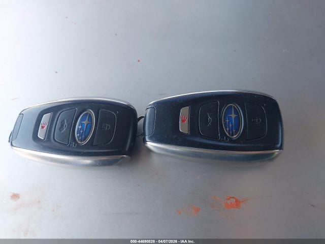 44690828 :رقم المزاد ، 4S4BSENC0J3342563 vin ، 2018 Subaru Outback 3.6r Limited مزاد بيع