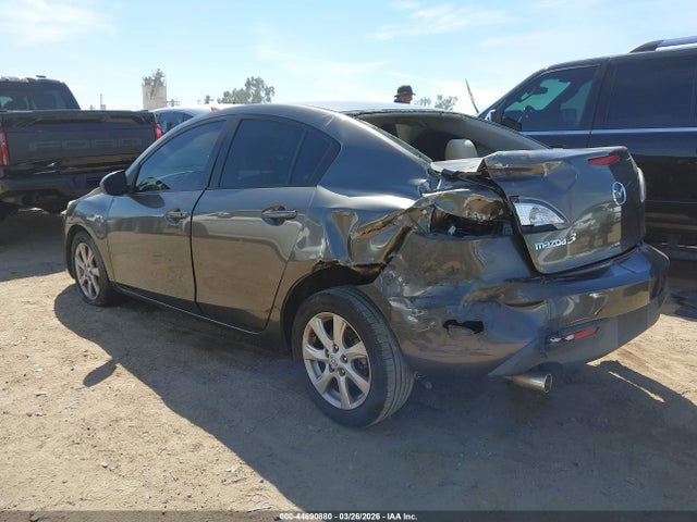 2011 MAZDA MAZDA3 JM1BL1VG1B1485399 Photo 2