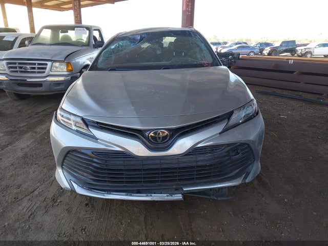 2018 Toyota Camry Le მანქანა იყიდება აუქციონზე, vin: JTNB11HK9J3026237, აუქციონის ნომერი: 44691001