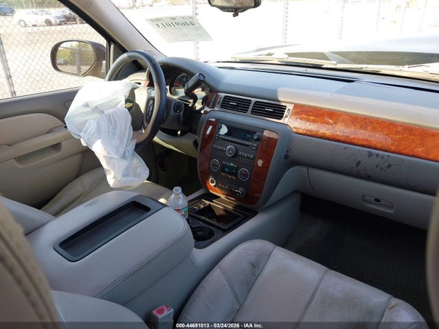 2011 CHEVROLET TAHOE 1GNSKBE05BR378716 Photo 4