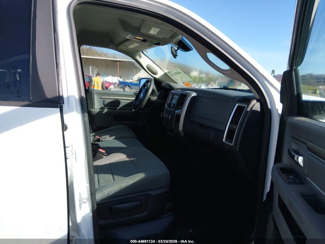 44691124 :رقم المزاد ، 1C6RR7TT8KS516875 vin ، 2019 Ram 1500 Classic مزاد بيع