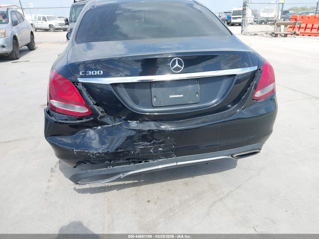 44691199 :رقم المزاد ، 55SWF4JB3HU217599 vin ، 2017 Mercedes-benz C 300 مزاد بيع