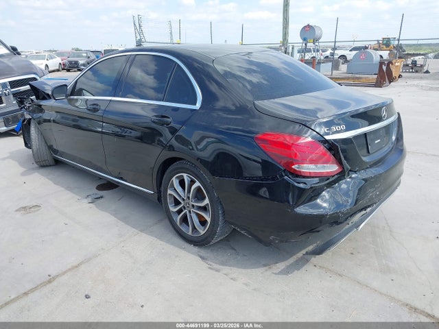 44691199 :رقم المزاد ، 55SWF4JB3HU217599 vin ، 2017 Mercedes-benz C 300 مزاد بيع