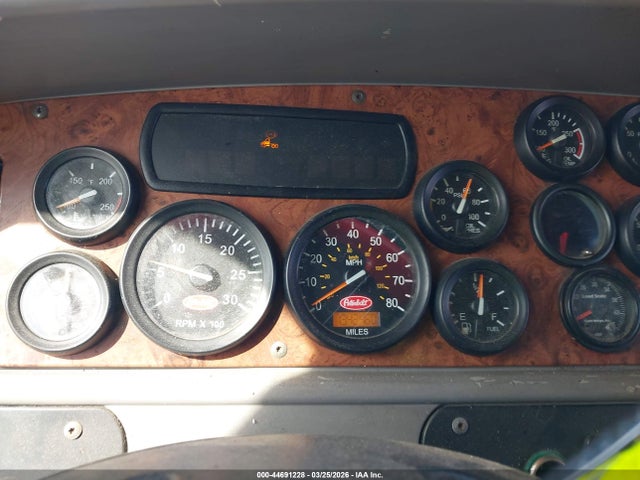44691228 :رقم المزاد ، 1XP7DB9X16D652379 vin ، 2006 Peterbilt 387 مزاد بيع