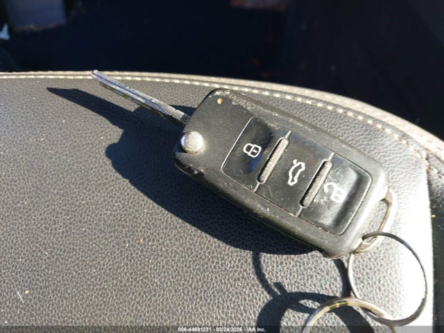 Продажа на аукционе авто 2014 Volkswagen Beetle 2.5l, vin: 3VW5X7AT2EM801016, номер лота: 44691231