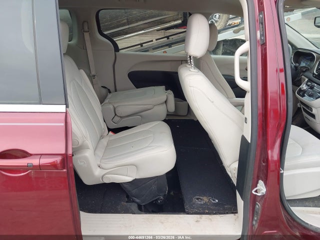 Продажа на аукционе авто 2017 Chrysler Pacifica Touring, vin: 2C4RC1DG1HR654289, номер лота: 44691266