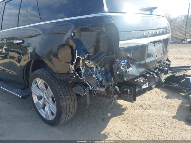 1FMJU1MT3NEA54031 Ford Expedition Platinum