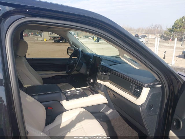 1FMJU1MT3NEA54031 Ford Expedition Platinum