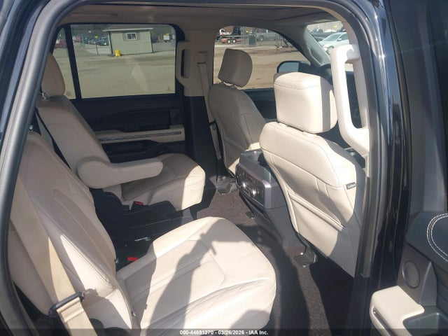 1FMJU1MT3NEA54031 Ford Expedition Platinum