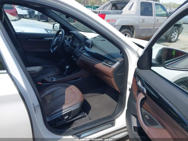 2017 BMW X1 WBXHT3C36H5F84135 Photo 4