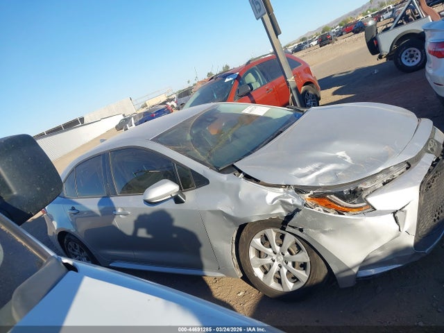 JTDEPMAE1N3031363 Toyota COROLLA LE