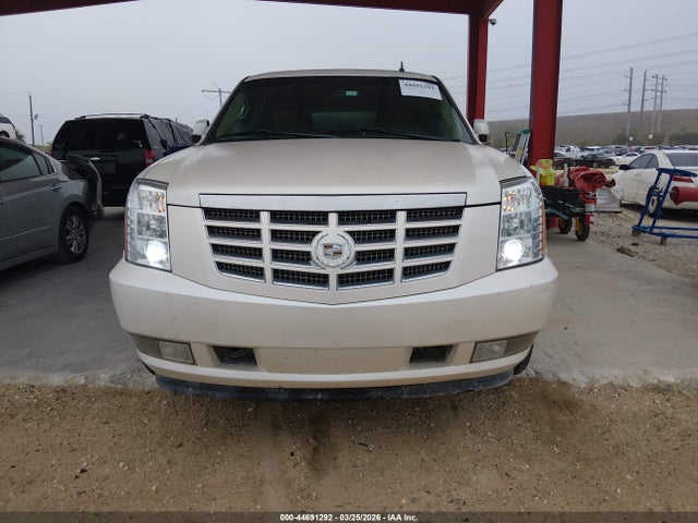Продажа на аукционе авто 2011 Cadillac Escalade Luxury, vin: 1GYS4BEF8BR264081, номер лота: 44691292