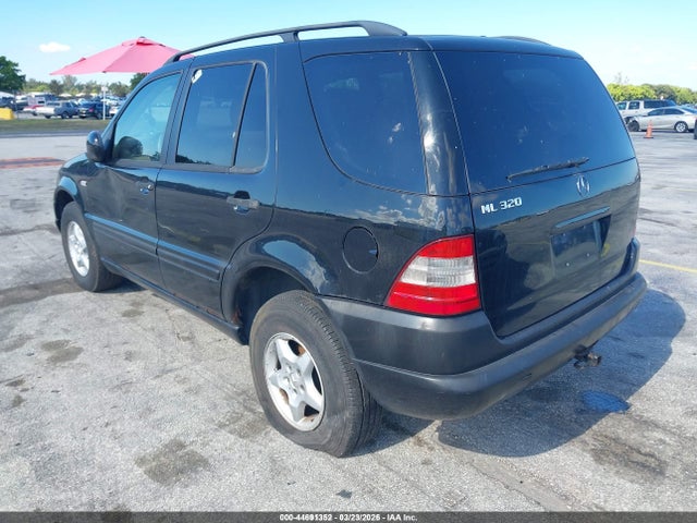 2000 Mercedes-benz Ml 320 მანქანა იყიდება აუქციონზე, vin: 4JGAB54E3YA160182, აუქციონის ნომერი: 44691352