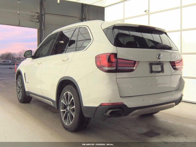 2018 BMW X5 5UXKR0C52J0Y02782 Photo 2