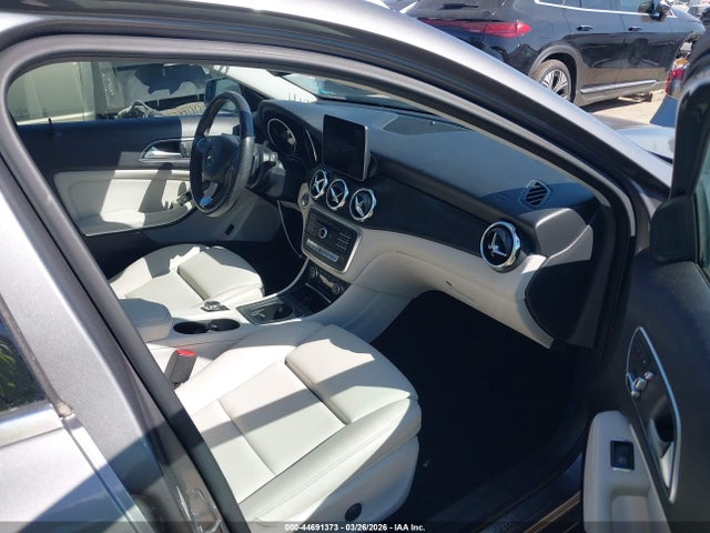WDCTG4EB9KJ542912 Mercedes-Benz GLA 250