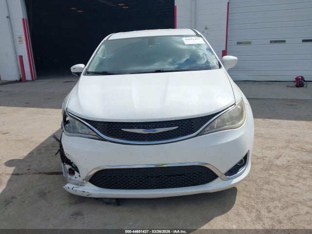 2018 Chrysler Pacifica Touring Plus მანქანა იყიდება აუქციონზე, vin: 2C4RC1FG1JR163529, აუქციონის ნომერი: 44691437