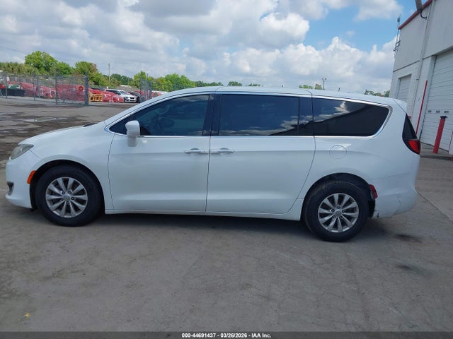 2018 Chrysler Pacifica Touring Plus მანქანა იყიდება აუქციონზე, vin: 2C4RC1FG1JR163529, აუქციონის ნომერი: 44691437
