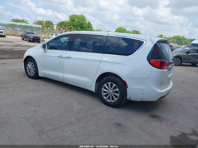 2018 CHRYSLER PACIFICA 2C4RC1FG1JR163529 Photo 2