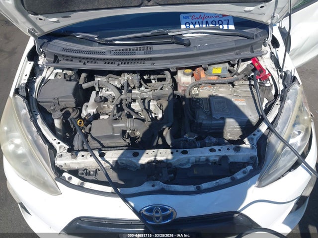 JTDKDTB35F1092666 Toyota Prius C Four
