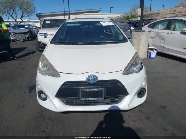 JTDKDTB35F1092666 Toyota Prius C Four